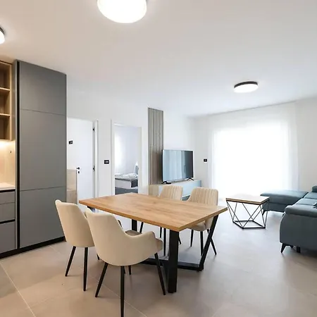 Apartamento Lovely In With Wifi Privlaka (Zadar)